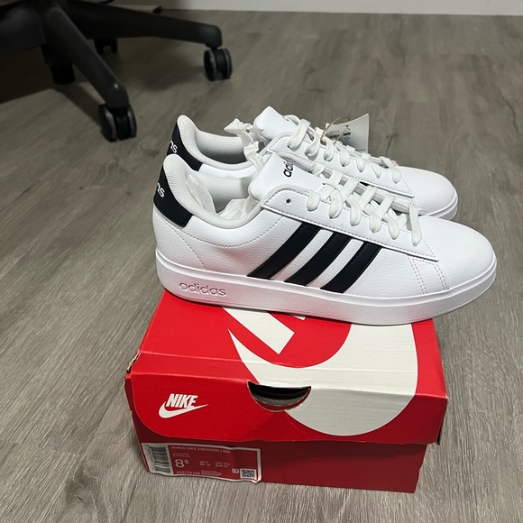 Adidas Women Grand Court 2.0 Shoes - Picture 4 of 5